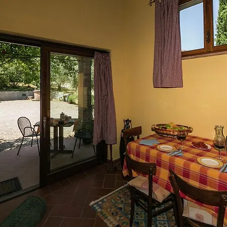 Σπίτι διακοπών Cozy Farmhouse In With Swimming Pool