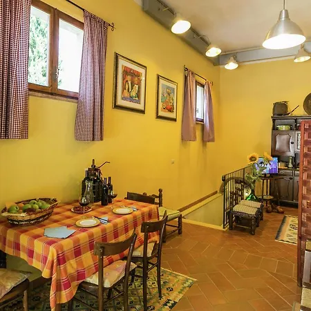 Σπίτι διακοπών Cozy Farmhouse In With Swimming Pool