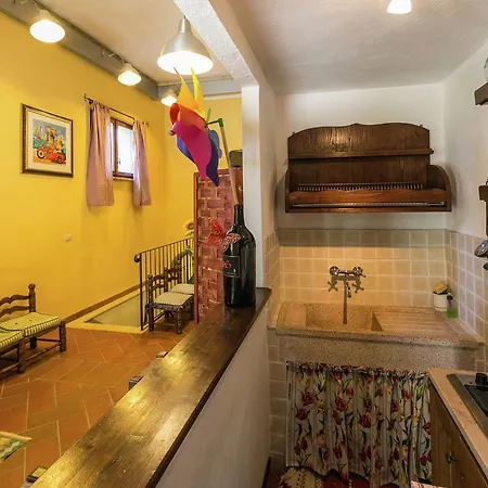 Σπίτι διακοπών Cozy Farmhouse In With Swimming Pool *